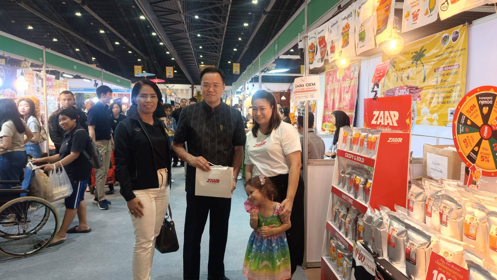 พจ.ลำปาง  เยี่ยมให้กำลังใจผู้ผลิต ผู้ประกอบการในงาน “OTOP Midyear 2026”